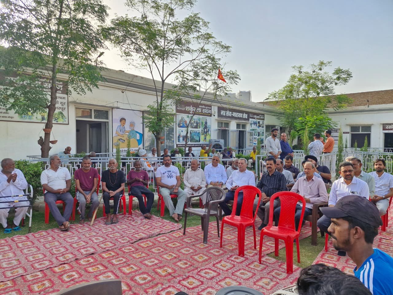 Residents seated peacefully at Shakuntala Sadan